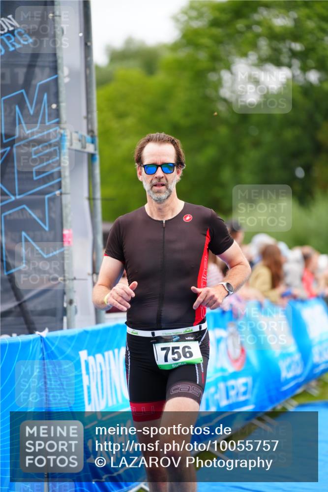 30.08.2026 - Elbe Triathlon Hamburg LAZAROV Photography http://msf.ph/oto/10055757 30.08.2026 11:05:44 Ziel 747, 756 meine-sportfotos.de