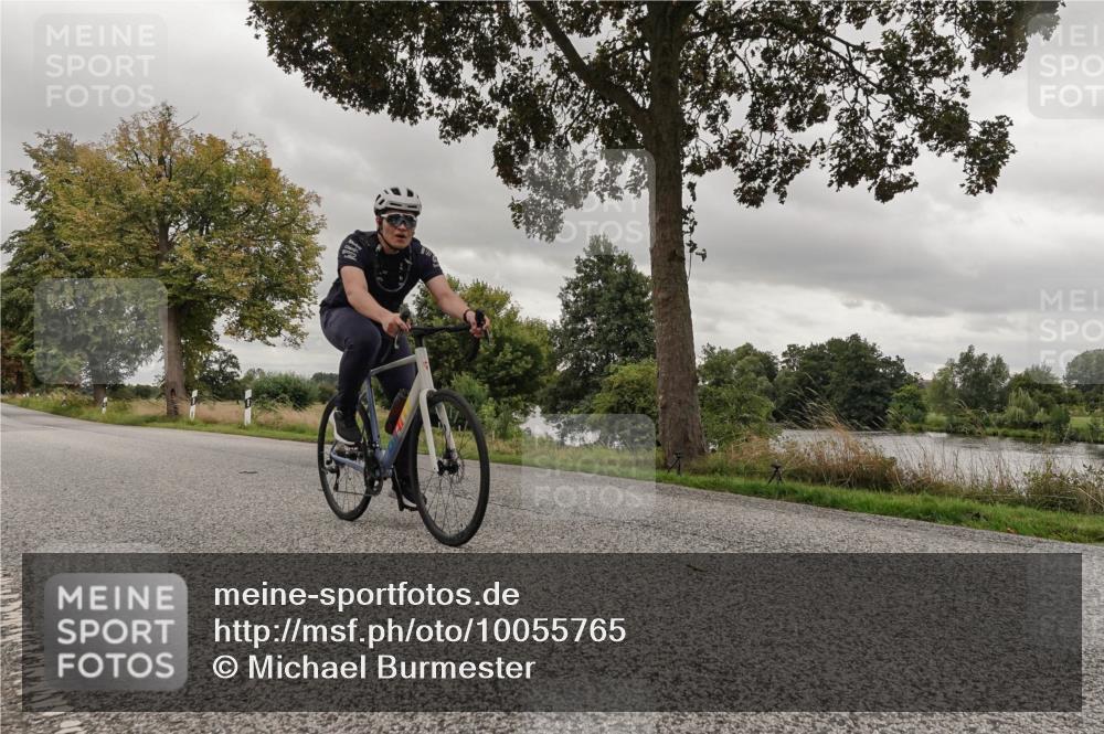 30.08.2026 - Elbe Triathlon Hamburg Michael Burmester http://msf.ph/oto/10055765 30.08.2026 12:05:17 Radfahren  meine-sportfotos.de