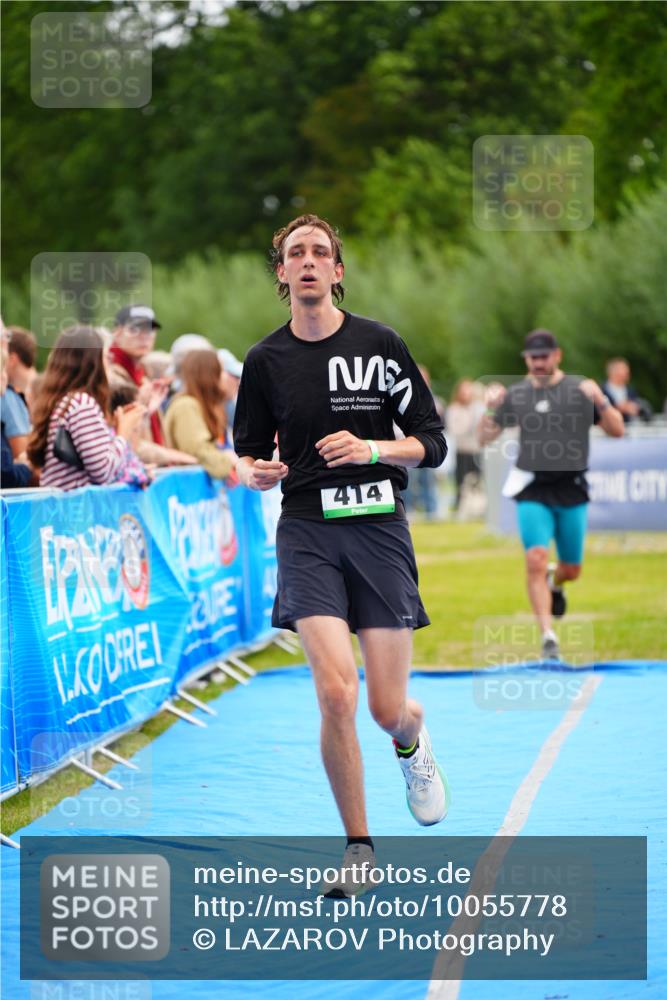 30.08.2026 - Elbe Triathlon Hamburg LAZAROV Photography http://msf.ph/oto/10055778 30.08.2026 11:05:55 Ziel 414, 431, 779 meine-sportfotos.de