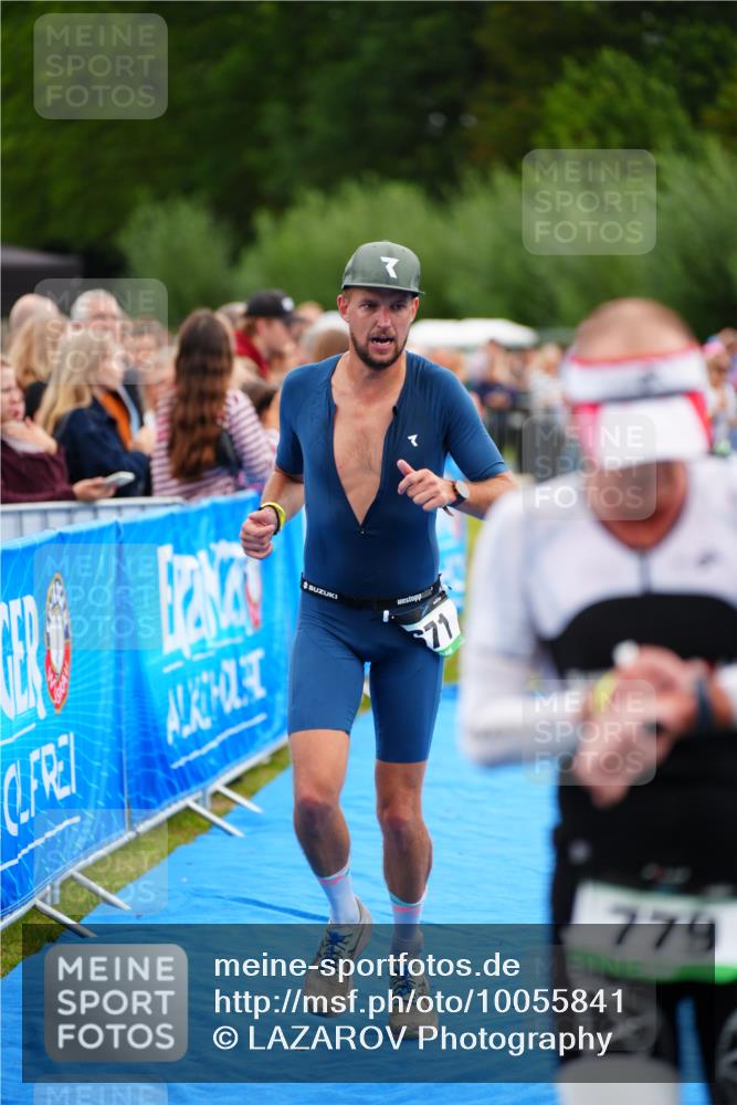 30.08.2026 - Elbe Triathlon Hamburg LAZAROV Photography http://msf.ph/oto/10055841 30.08.2026 11:06:05 Ziel 671, 779 meine-sportfotos.de