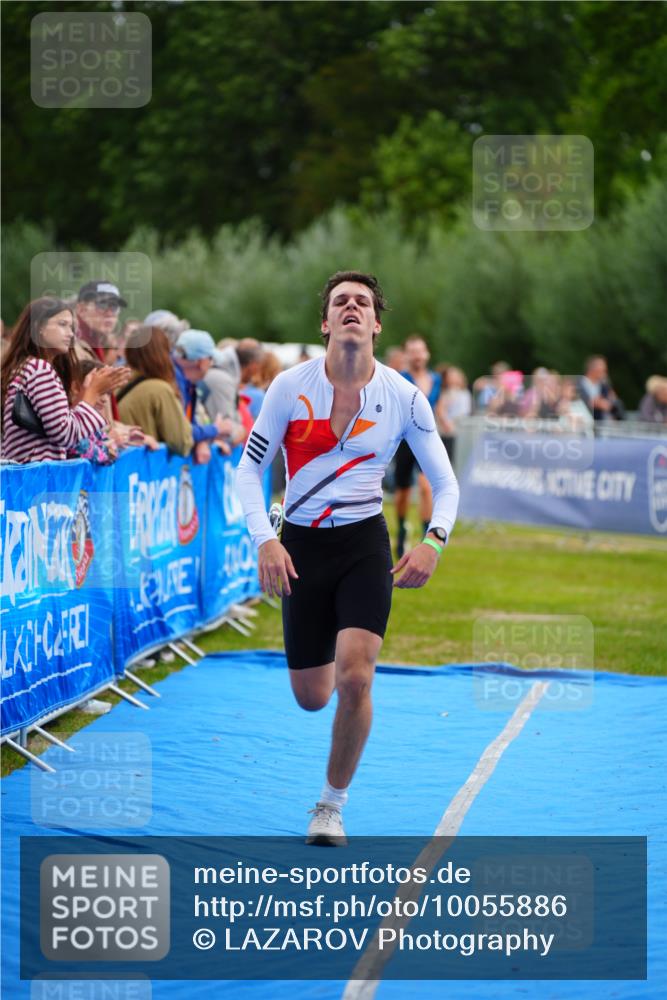 30.08.2026 - Elbe Triathlon Hamburg LAZAROV Photography http://msf.ph/oto/10055886 30.08.2026 11:06:26 Ziel 425, 482, 628 meine-sportfotos.de