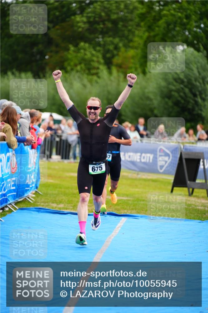 30.08.2026 - Elbe Triathlon Hamburg LAZAROV Photography http://msf.ph/oto/10055945 30.08.2026 11:06:38 Ziel 675, 1067 meine-sportfotos.de