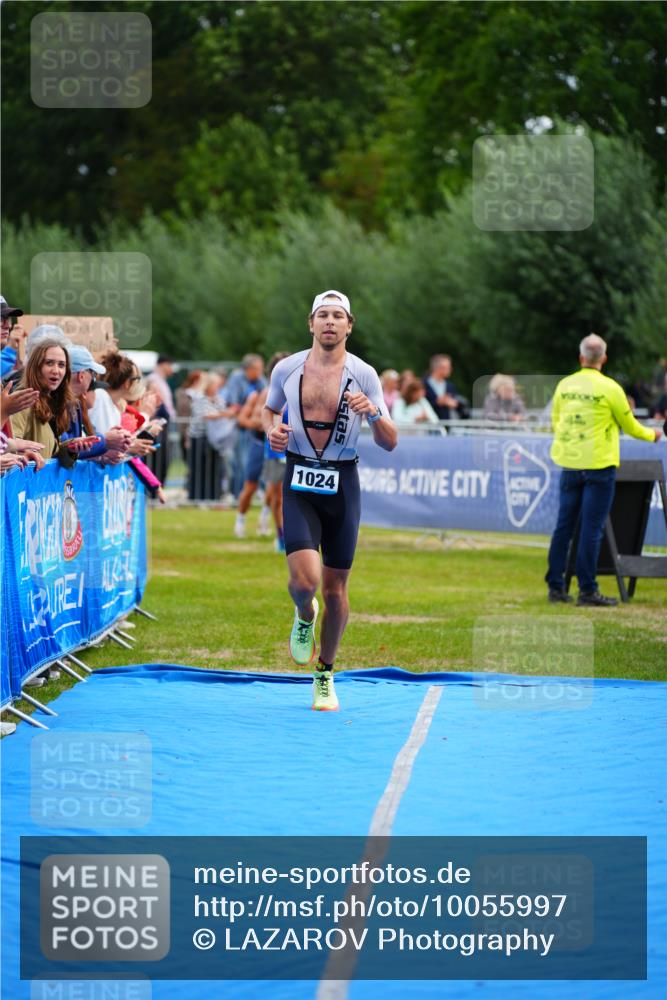 30.08.2026 - Elbe Triathlon Hamburg LAZAROV Photography http://msf.ph/oto/10055997 30.08.2026 11:07:17 Ziel 488, 1024 meine-sportfotos.de