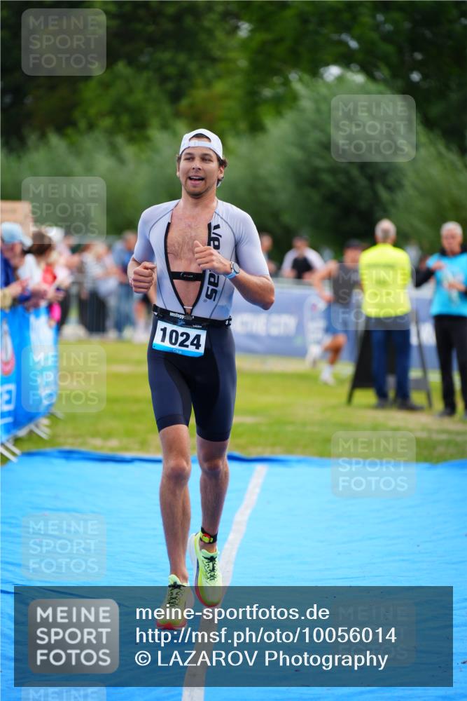 30.08.2026 - Elbe Triathlon Hamburg LAZAROV Photography http://msf.ph/oto/10056014 30.08.2026 11:07:19 Ziel 488, 1024 meine-sportfotos.de
