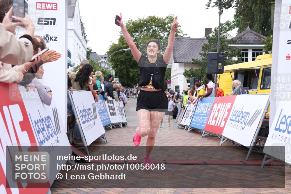 30.08.2026 - Blankeneser Heldenlauf Lena Gebhardt http://msf.ph/oto/10056048 30.08.2026 12:10:32 Ziel 2081, 2082, 2128, 2224, 4350 meine-sportfotos.de