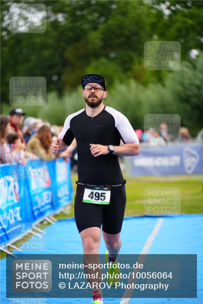 30.08.2026 - Elbe Triathlon Hamburg LAZAROV Photography http://msf.ph/oto/10056064 30.08.2026 11:07:29 Ziel 495, 728 meine-sportfotos.de