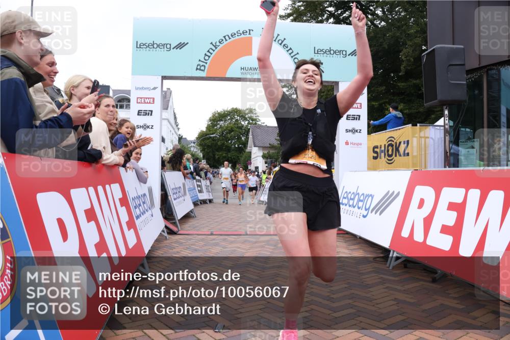 30.08.2026 - Blankeneser Heldenlauf Lena Gebhardt http://msf.ph/oto/10056067 30.08.2026 12:10:33 Ziel 2081, 2082, 2128, 2224, 4350 meine-sportfotos.de