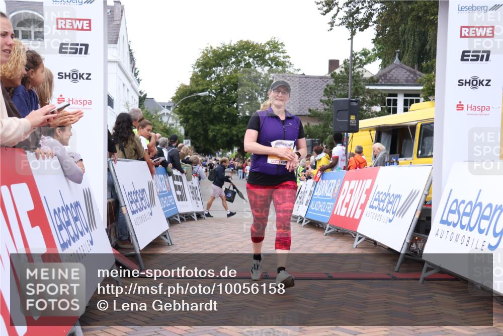 30.08.2026 - Blankeneser Heldenlauf Lena Gebhardt http://msf.ph/oto/10056158 30.08.2026 12:10:41 Ziel 2081, 2082, 2822, 4350 meine-sportfotos.de