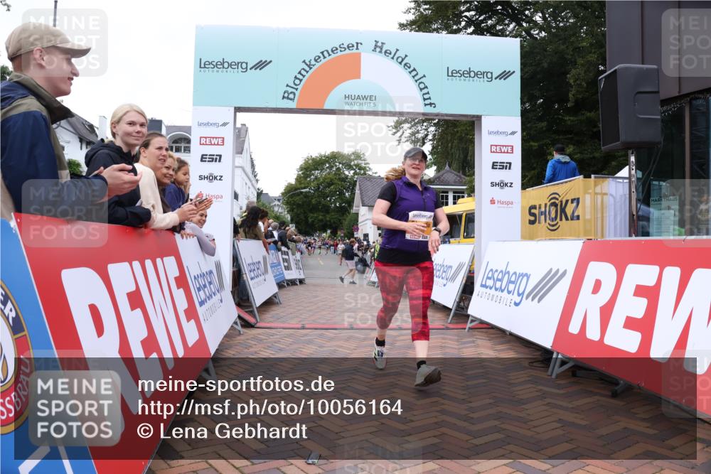 30.08.2026 - Blankeneser Heldenlauf Lena Gebhardt http://msf.ph/oto/10056164 30.08.2026 12:10:41 Ziel 2081, 2082, 2822, 4350 meine-sportfotos.de