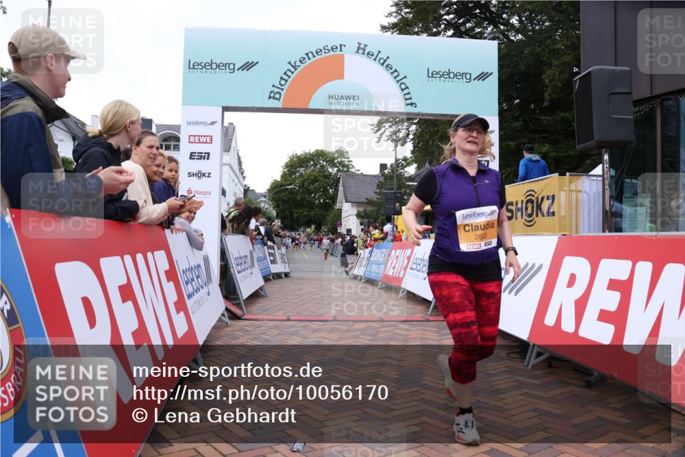 30.08.2026 - Blankeneser Heldenlauf Lena Gebhardt http://msf.ph/oto/10056170 30.08.2026 12:10:42 Ziel 2081, 2082, 2822, 4350 meine-sportfotos.de