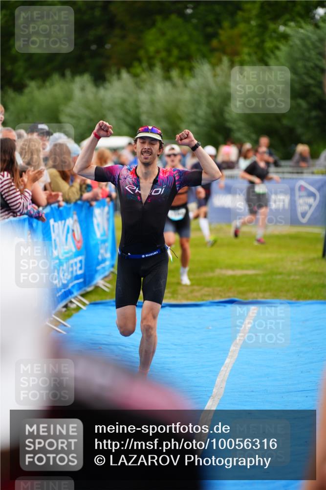 30.08.2026 - Elbe Triathlon Hamburg LAZAROV Photography http://msf.ph/oto/10056316 30.08.2026 11:09:05 Ziel 633, 1098 meine-sportfotos.de