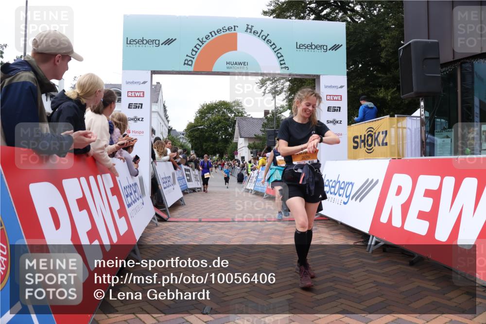 30.08.2026 - Blankeneser Heldenlauf Lena Gebhardt http://msf.ph/oto/10056406 30.08.2026 12:11:41 Ziel 2086, 2438, 2541, 2803 meine-sportfotos.de