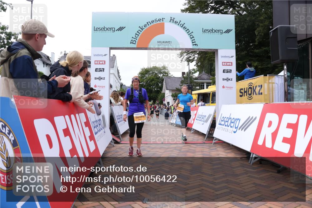 30.08.2026 - Blankeneser Heldenlauf Lena Gebhardt http://msf.ph/oto/10056422 30.08.2026 12:11:47 Ziel 2436, 2438, 2803 meine-sportfotos.de