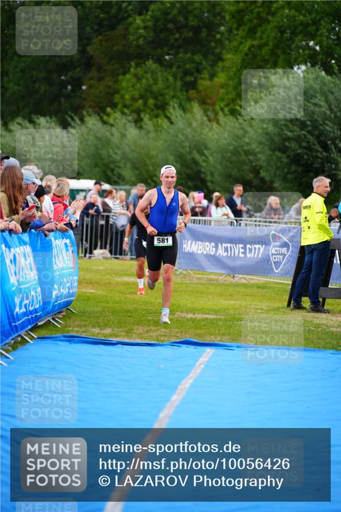 30.08.2026 - Elbe Triathlon Hamburg LAZAROV Photography http://msf.ph/oto/10056426 30.08.2026 11:10:07 Ziel 439, 581 meine-sportfotos.de