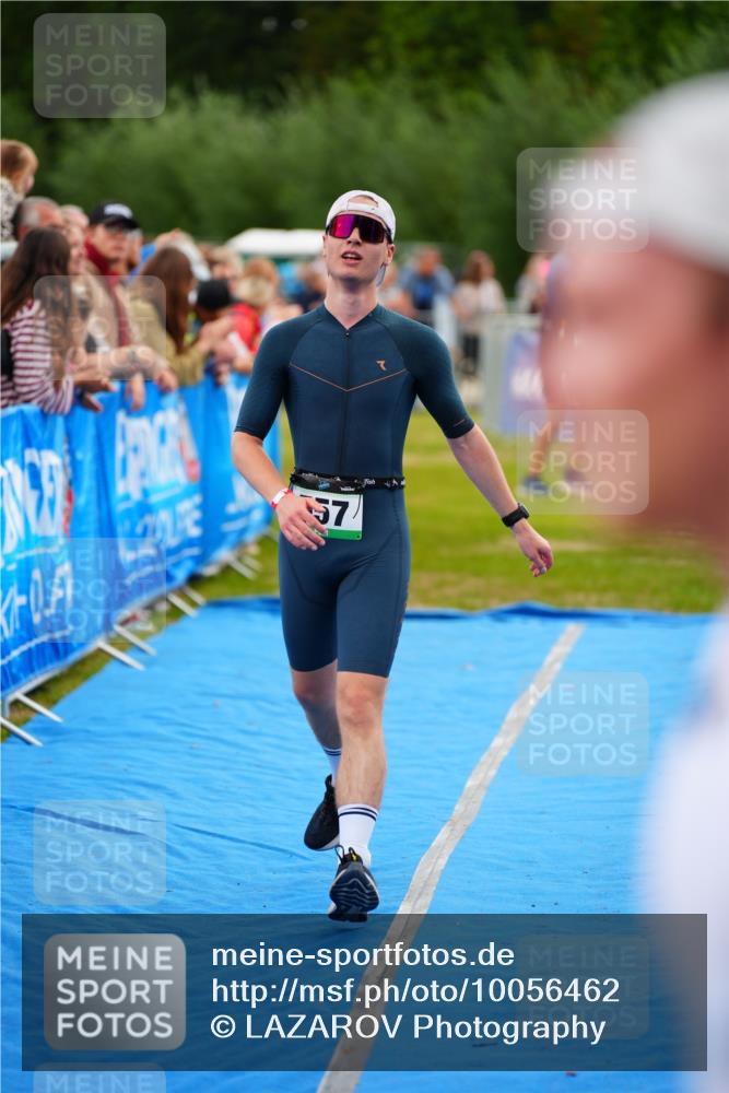 30.08.2026 - Elbe Triathlon Hamburg LAZAROV Photography http://msf.ph/oto/10056462 30.08.2026 11:10:25 Ziel 557 meine-sportfotos.de