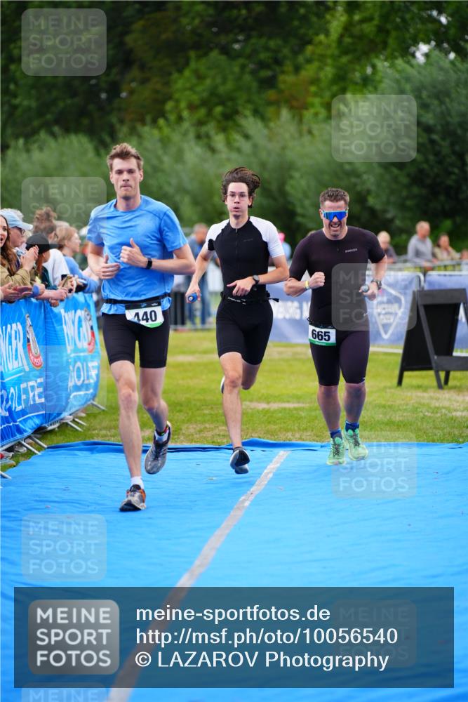 30.08.2026 - Elbe Triathlon Hamburg LAZAROV Photography http://msf.ph/oto/10056540 30.08.2026 11:11:17 Ziel 440, 665, 1010 meine-sportfotos.de