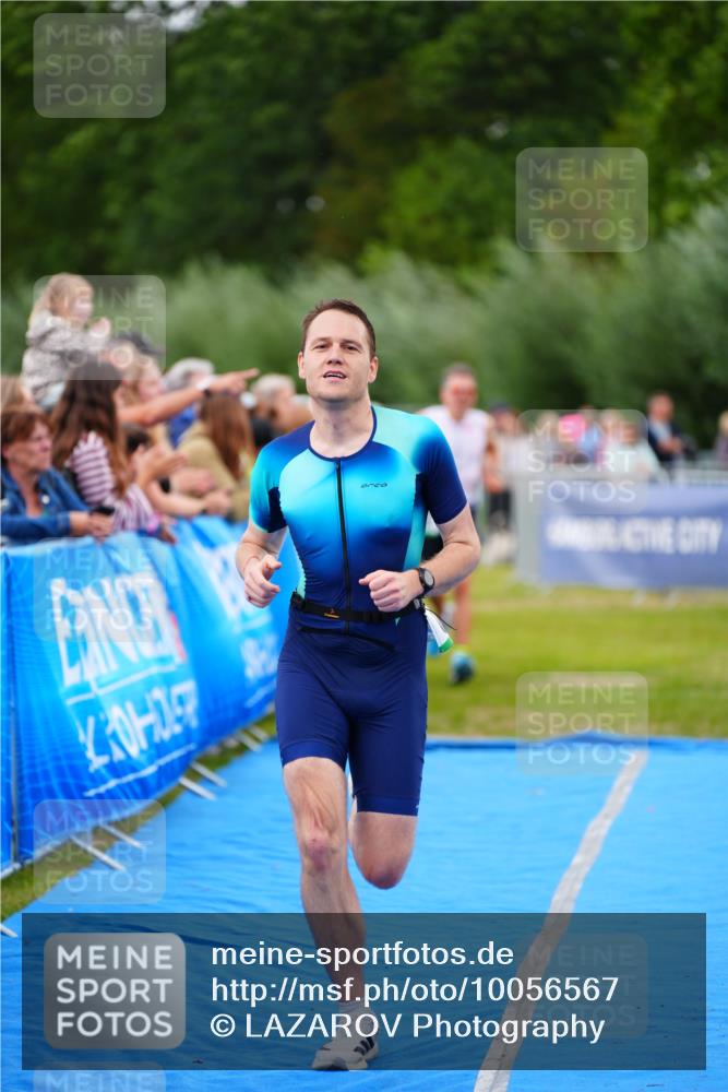 30.08.2026 - Elbe Triathlon Hamburg LAZAROV Photography http://msf.ph/oto/10056567 30.08.2026 11:11:40 Ziel 638, 700 meine-sportfotos.de