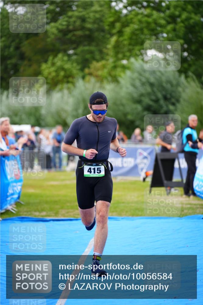 30.08.2026 - Elbe Triathlon Hamburg LAZAROV Photography http://msf.ph/oto/10056584 30.08.2026 11:11:55 Ziel 415, 558 meine-sportfotos.de