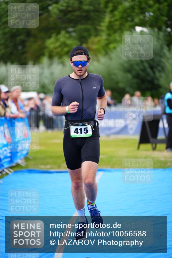 30.08.2026 - Elbe Triathlon Hamburg LAZAROV Photography http://msf.ph/oto/10056588 30.08.2026 11:11:56 Ziel 415, 558 meine-sportfotos.de