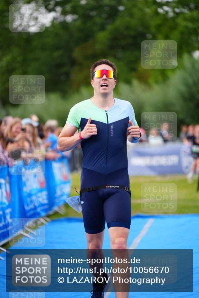 30.08.2026 - Elbe Triathlon Hamburg LAZAROV Photography http://msf.ph/oto/10056670 30.08.2026 11:12:20 Ziel 1039 meine-sportfotos.de