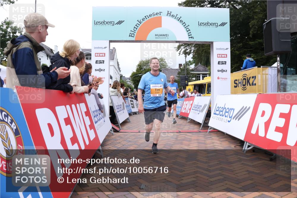 30.08.2026 - Blankeneser Heldenlauf Lena Gebhardt http://msf.ph/oto/10056716 30.08.2026 12:13:18 Ziel 2115, 2120, 2760, 2927, 4070 meine-sportfotos.de