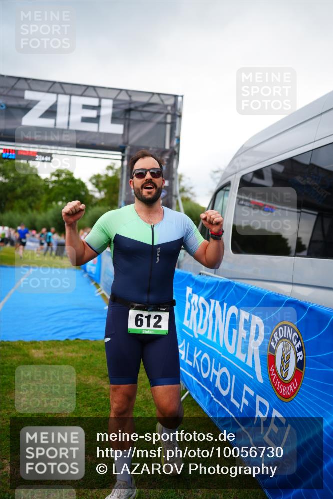 30.08.2026 - Elbe Triathlon Hamburg LAZAROV Photography http://msf.ph/oto/10056730 30.08.2026 11:12:46 Ziel 773, 1093, 1097 meine-sportfotos.de