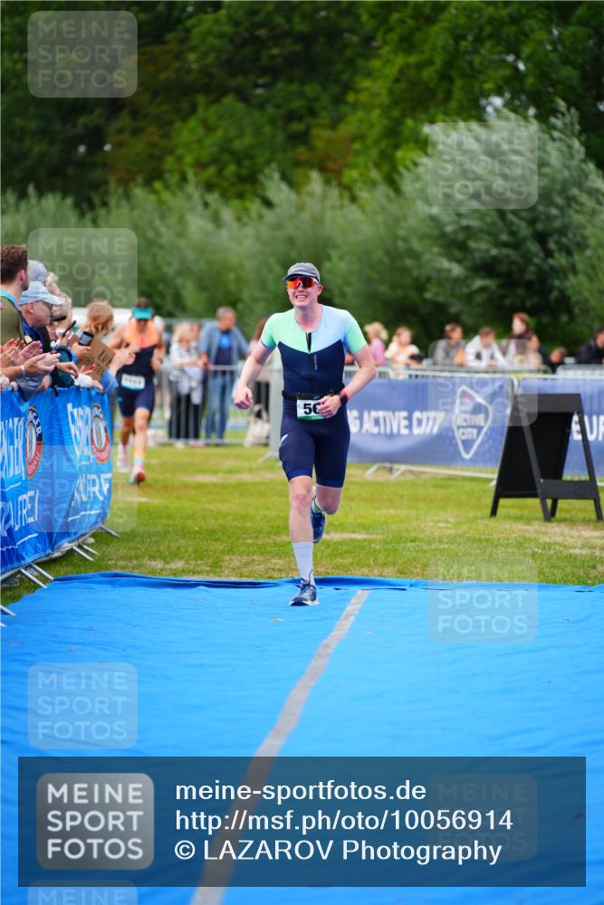 30.08.2026 - Elbe Triathlon Hamburg LAZAROV Photography http://msf.ph/oto/10056914 30.08.2026 11:14:28 Ziel 413, 565, 1114 meine-sportfotos.de