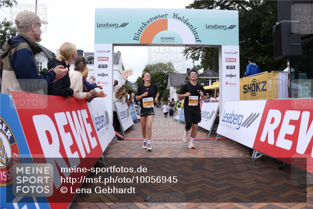 30.08.2026 - Blankeneser Heldenlauf Lena Gebhardt http://msf.ph/oto/10056945 30.08.2026 12:14:35 Ziel 2012, 2130, 2282, 2283, 4044 meine-sportfotos.de