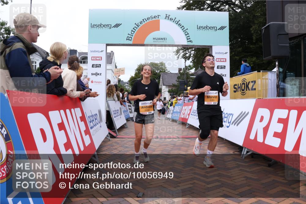 30.08.2026 - Blankeneser Heldenlauf Lena Gebhardt http://msf.ph/oto/10056949 30.08.2026 12:14:35 Ziel 2012, 2130, 2282, 2283, 4044 meine-sportfotos.de
