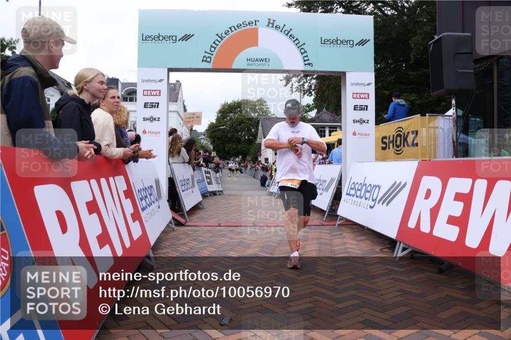 30.08.2026 - Blankeneser Heldenlauf Lena Gebhardt http://msf.ph/oto/10056970 30.08.2026 12:14:40 Ziel 2012, 2282, 2283 meine-sportfotos.de