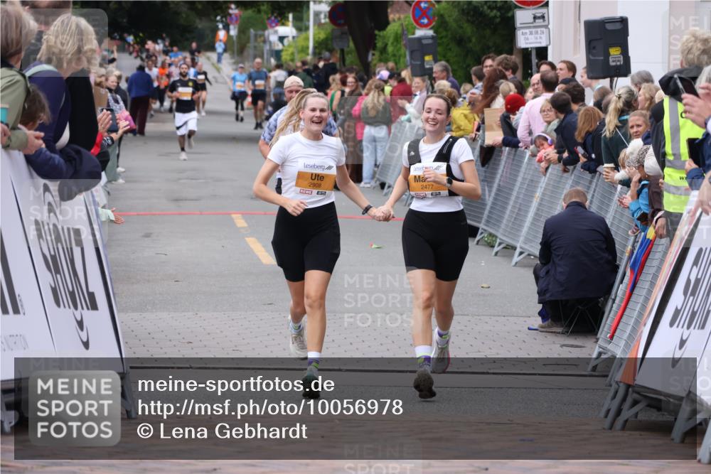30.08.2026 - Blankeneser Heldenlauf Lena Gebhardt http://msf.ph/oto/10056978 30.08.2026 12:14:47 Ziel 2012 meine-sportfotos.de