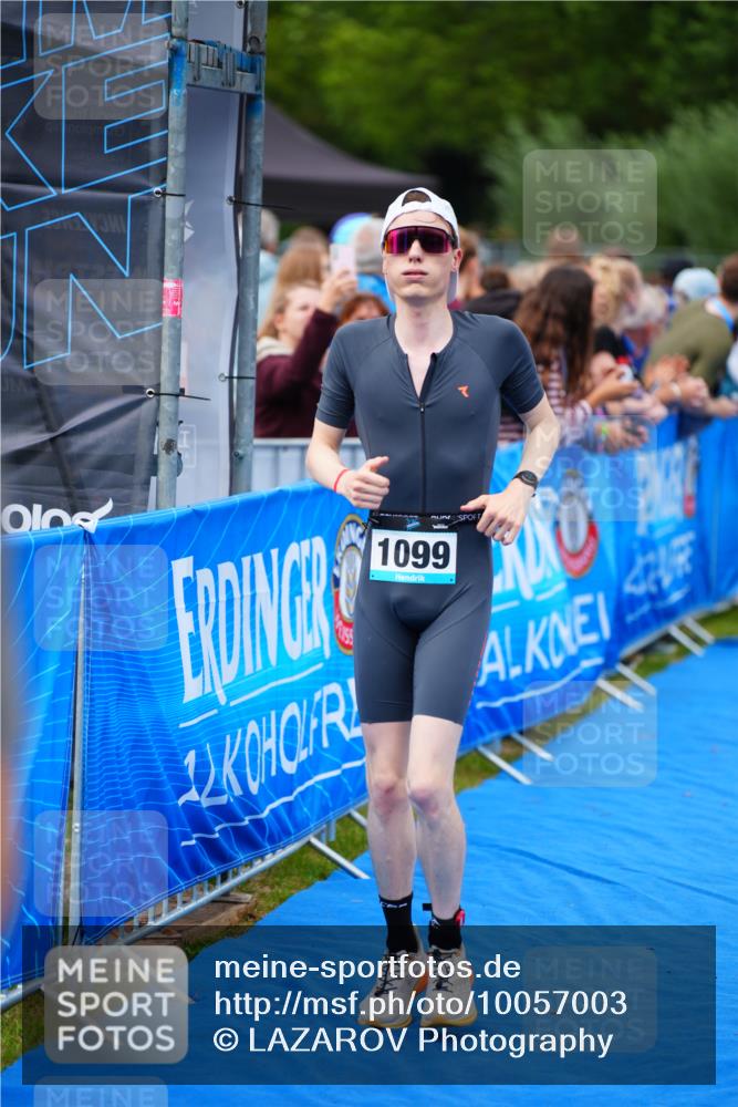 30.08.2026 - Elbe Triathlon Hamburg LAZAROV Photography http://msf.ph/oto/10057003 30.08.2026 11:15:09 Ziel 346, 636, 1099 meine-sportfotos.de