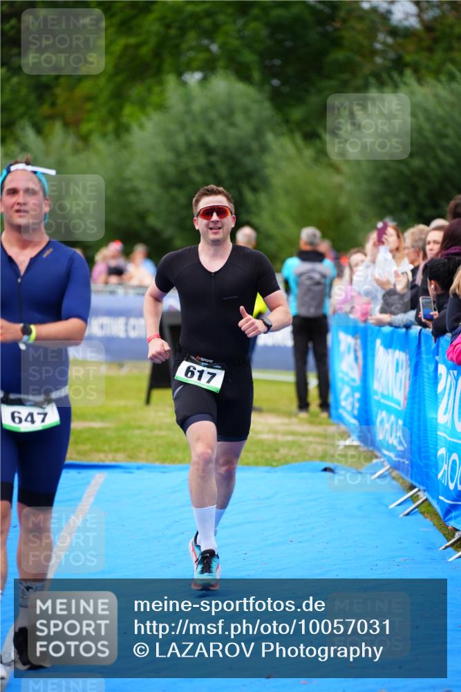 30.08.2026 - Elbe Triathlon Hamburg LAZAROV Photography http://msf.ph/oto/10057031 30.08.2026 11:15:33 Ziel 617, 647, 1027, 1080 meine-sportfotos.de