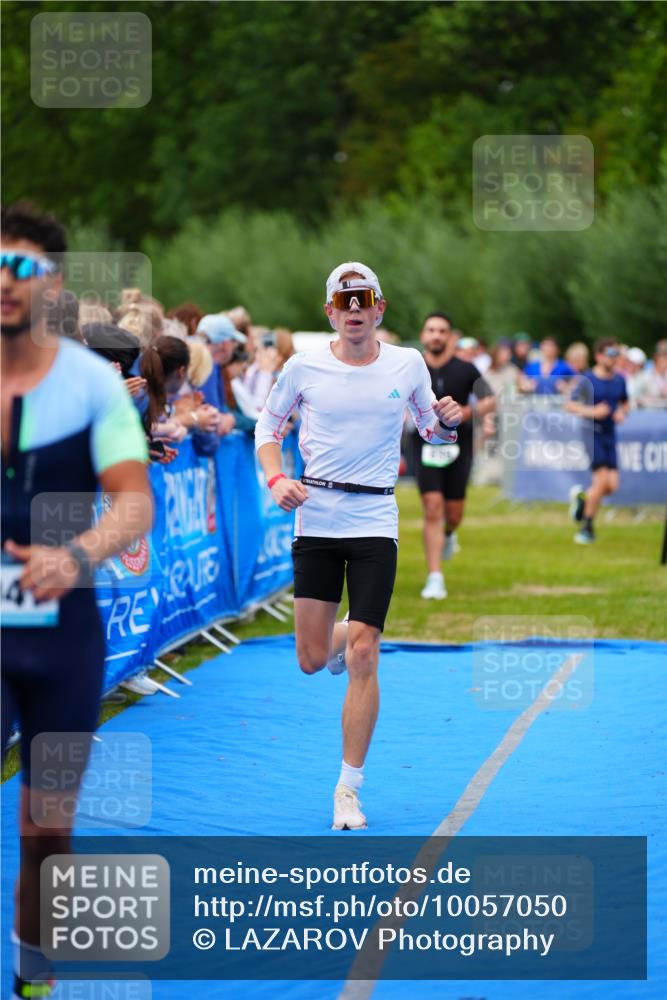 30.08.2026 - Elbe Triathlon Hamburg LAZAROV Photography http://msf.ph/oto/10057050 30.08.2026 11:15:45 Ziel 639, 650, 994, 1047, 1056, 1057, 1204 meine-sportfotos.de