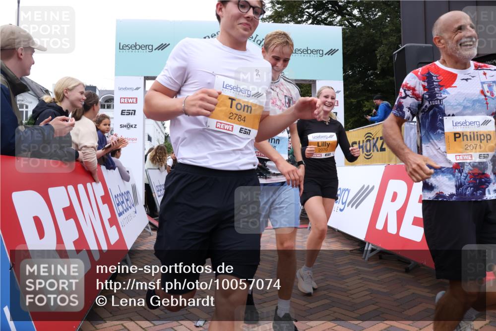 30.08.2026 - Blankeneser Heldenlauf Lena Gebhardt http://msf.ph/oto/10057074 30.08.2026 12:15:17 Ziel 2070, 2071, 2784, 4031, 4416 meine-sportfotos.de