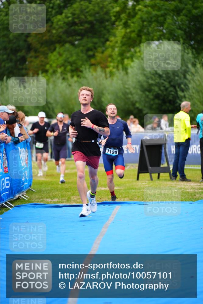 30.08.2026 - Elbe Triathlon Hamburg LAZAROV Photography http://msf.ph/oto/10057101 30.08.2026 11:16:21 Ziel 537, 623, 1120, 1140 meine-sportfotos.de