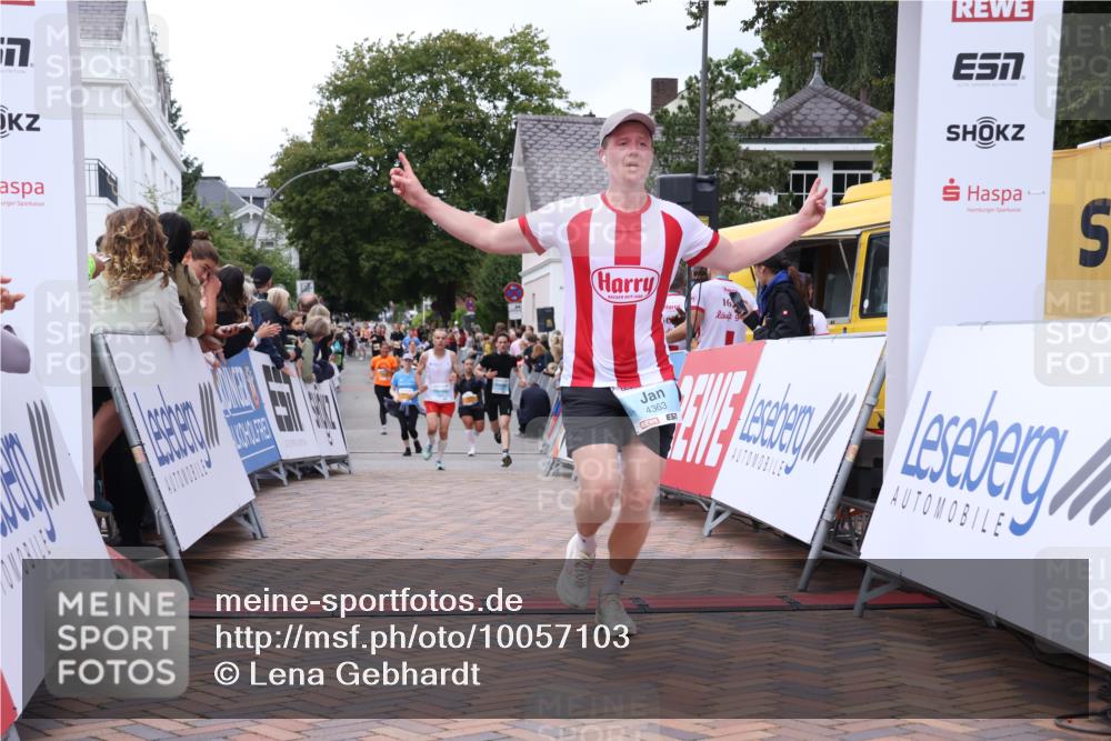 30.08.2026 - Blankeneser Heldenlauf Lena Gebhardt http://msf.ph/oto/10057103 30.08.2026 12:15:25 Ziel 2954, 4264, 4352, 4363 meine-sportfotos.de