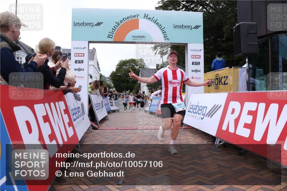 30.08.2026 - Blankeneser Heldenlauf Lena Gebhardt http://msf.ph/oto/10057106 30.08.2026 12:15:25 Ziel 2954, 4264, 4352, 4363 meine-sportfotos.de