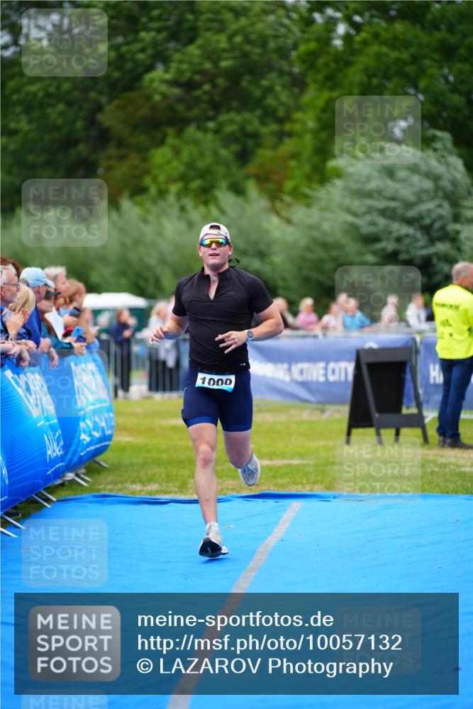 30.08.2026 - Elbe Triathlon Hamburg LAZAROV Photography http://msf.ph/oto/10057132 30.08.2026 11:16:33 Ziel 1000 meine-sportfotos.de