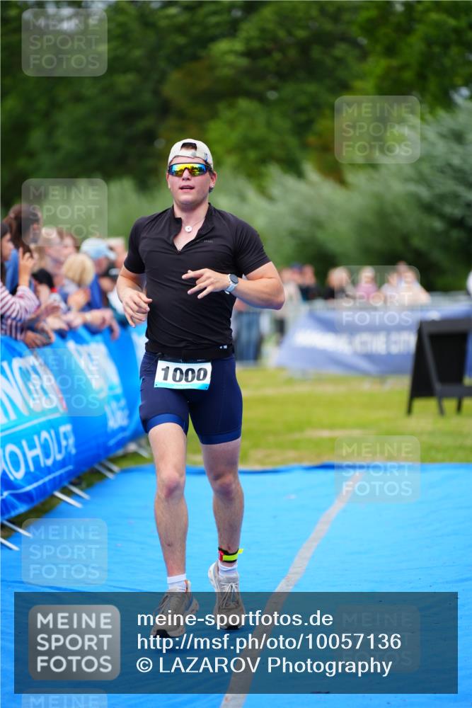 30.08.2026 - Elbe Triathlon Hamburg LAZAROV Photography http://msf.ph/oto/10057136 30.08.2026 11:16:35 Ziel 1000 meine-sportfotos.de