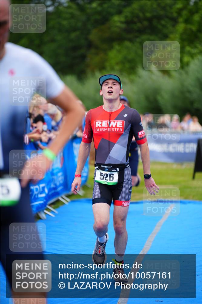 30.08.2026 - Elbe Triathlon Hamburg LAZAROV Photography http://msf.ph/oto/10057161 30.08.2026 11:17:05 Ziel 451, 526, 631, 1004, 1028 meine-sportfotos.de