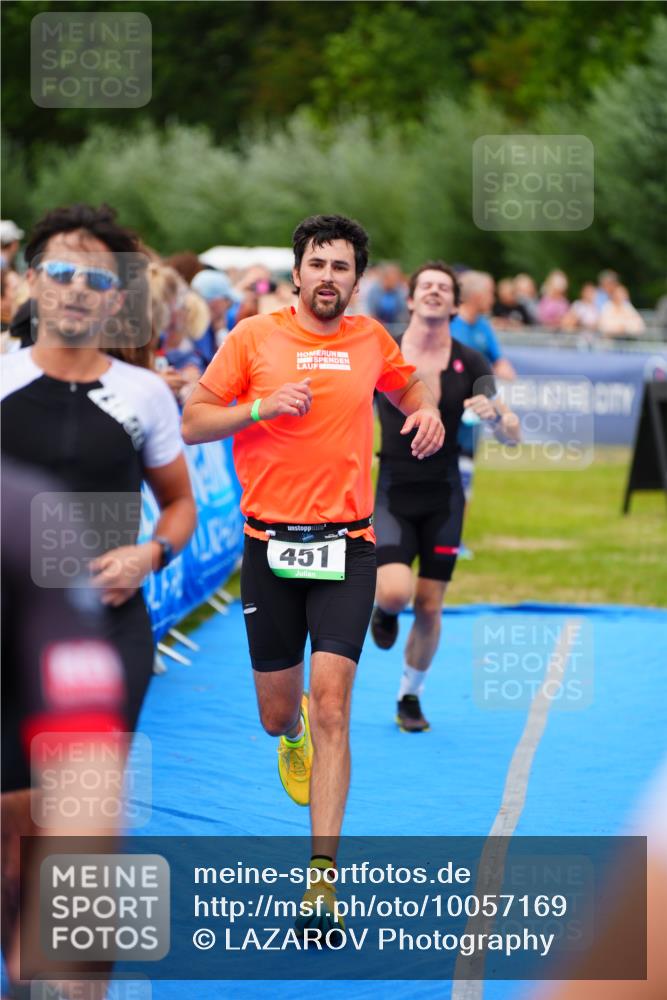 30.08.2026 - Elbe Triathlon Hamburg LAZAROV Photography http://msf.ph/oto/10057169 30.08.2026 11:17:09 Ziel 451, 526, 631, 1004, 1028 meine-sportfotos.de
