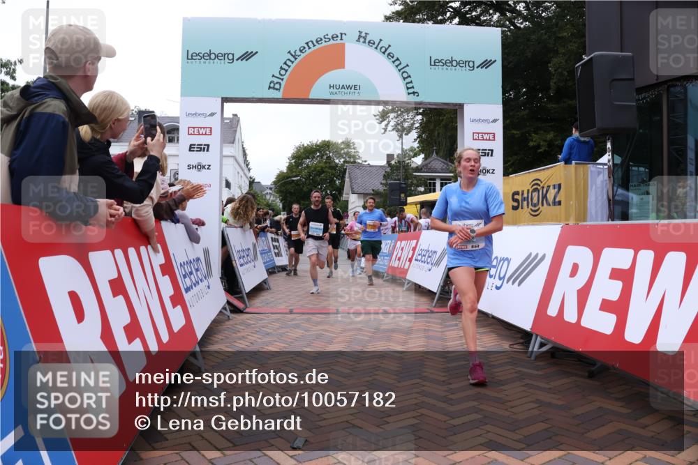 30.08.2026 - Blankeneser Heldenlauf Lena Gebhardt http://msf.ph/oto/10057182 30.08.2026 12:15:42 Ziel 2527, 2727, 2728, 2866, 2906, 4069, 4120 meine-sportfotos.de