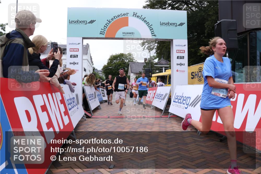 30.08.2026 - Blankeneser Heldenlauf Lena Gebhardt http://msf.ph/oto/10057186 30.08.2026 12:15:42 Ziel 2527, 2727, 2728, 2866, 2906, 4069, 4120 meine-sportfotos.de