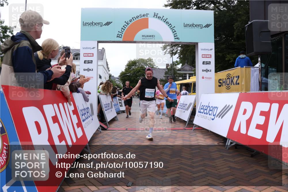 30.08.2026 - Blankeneser Heldenlauf Lena Gebhardt http://msf.ph/oto/10057190 30.08.2026 12:15:43 Ziel 2527, 2727, 2728, 2866, 4069, 4120 meine-sportfotos.de