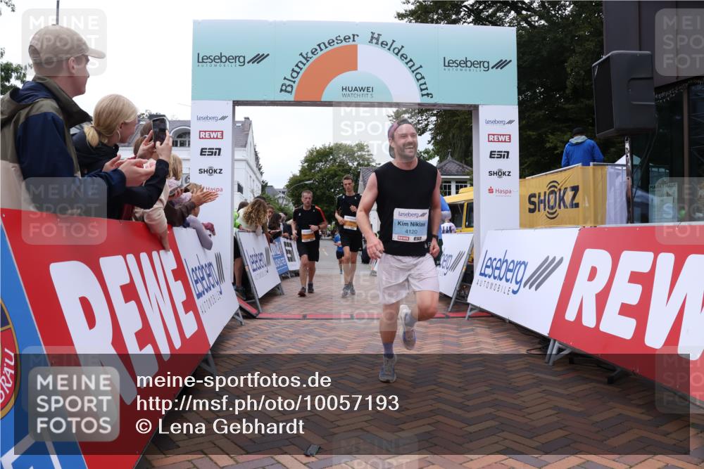 30.08.2026 - Blankeneser Heldenlauf Lena Gebhardt http://msf.ph/oto/10057193 30.08.2026 12:15:43 Ziel 2527, 2727, 2728, 2866, 4069, 4120 meine-sportfotos.de