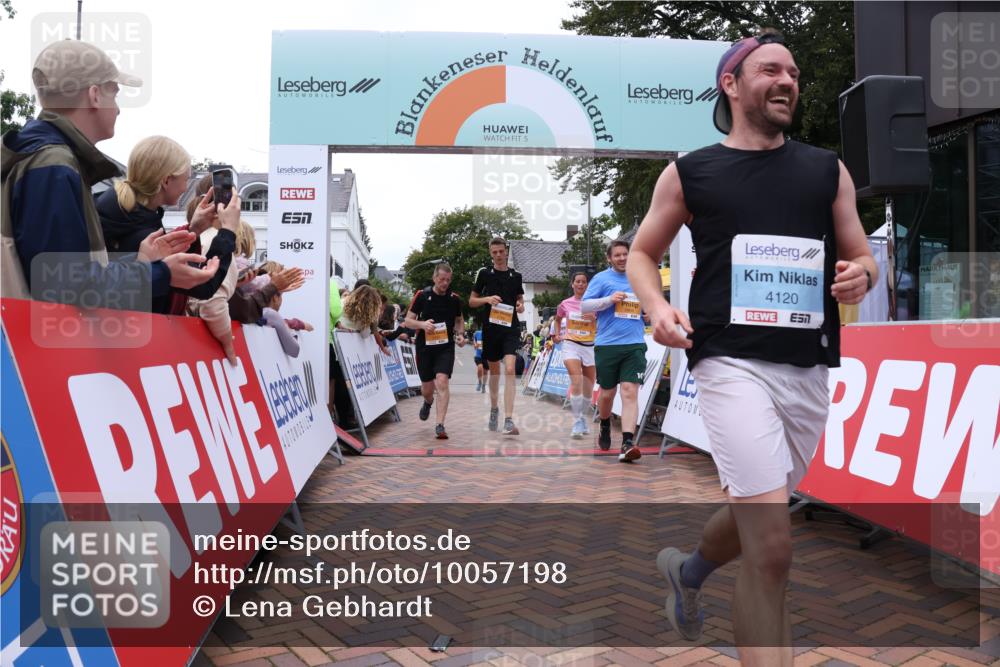 30.08.2026 - Blankeneser Heldenlauf Lena Gebhardt http://msf.ph/oto/10057198 30.08.2026 12:15:44 Ziel 2527, 2727, 2728, 2866, 4069, 4120 meine-sportfotos.de