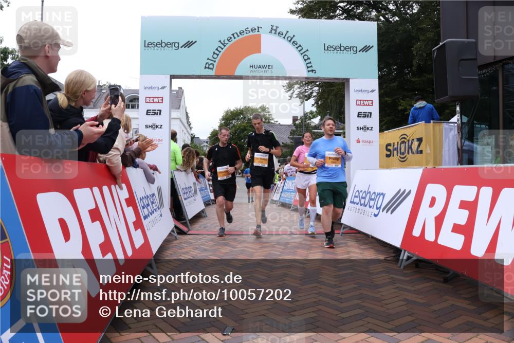 30.08.2026 - Blankeneser Heldenlauf Lena Gebhardt http://msf.ph/oto/10057202 30.08.2026 12:15:44 Ziel 2527, 2727, 2728, 2866, 4069, 4120 meine-sportfotos.de