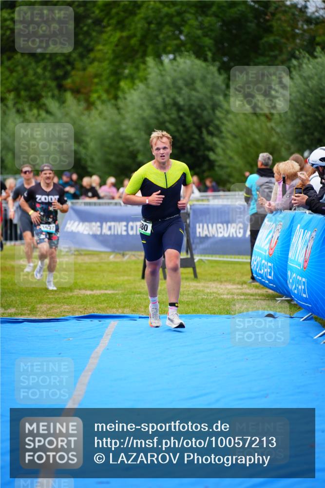 30.08.2026 - Elbe Triathlon Hamburg LAZAROV Photography http://msf.ph/oto/10057213 30.08.2026 11:17:32 Ziel 579, 580, 1621 meine-sportfotos.de