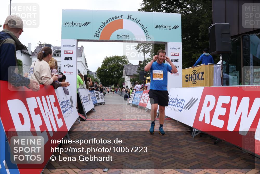 30.08.2026 - Blankeneser Heldenlauf Lena Gebhardt http://msf.ph/oto/10057223 30.08.2026 12:15:52 Ziel 2038, 2527, 2727, 2728 meine-sportfotos.de